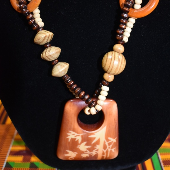 Matching Set: African Wooden Necklace and Earrings - Picture 6 of 8